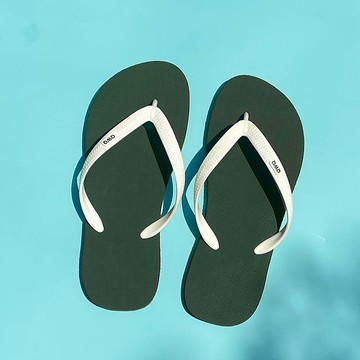 男款TOP跳色 經典夾腳拖鞋 防水耐磨止滑人字拖鞋 夜幕綠&白鞋帶