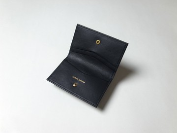 纖薄優雅的商務名片夾　採用優質義大利皮革製成　黑色