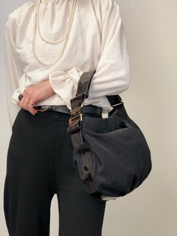 【 日本直送 名牌中古包 】Salvatore Ferragamo 側肩背包 黑色 Vara 蝴蝶結 尼龍 單肩包 xwnsuw