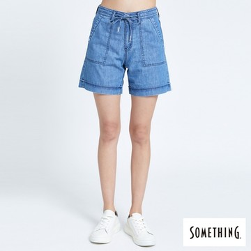 SOMETHING 女裝 NEO FIT 綁繩貼袋五分褲-拔洗藍