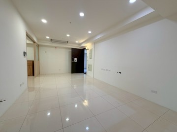 看屋找我~榮總高鐵｜霞海特區｜大兩房+平面車位｜高雄市仁武區霞海路