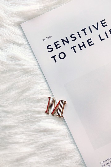 M / Magic -琺瑯徽章卡－附信封 開學季 情人卡 萬用字母卡