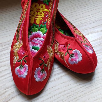 傳統手工製造紅色繡花鞋 KW11201712 紅色 ** 附送贈品 **