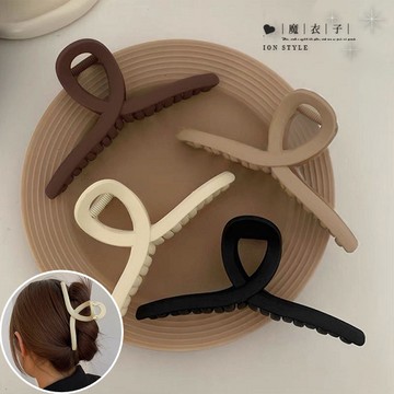【Q60A77】魔衣子 - 隨心搭配‧氣質交叉磨砂鯊魚夾/髮夾