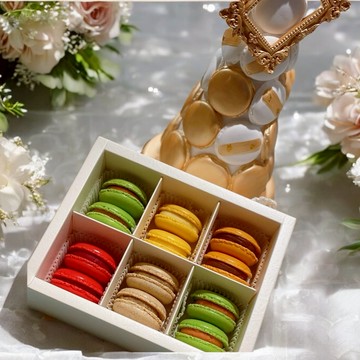 🚚快速出貨🚚 2026好運連連!【甜盒子Pâtisserie S.】馬卡龍 12入禮盒-白壓紋燙金禮盒+禮袋