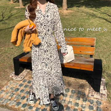 早秋女裝復古chic氣質V領系帶碎花連衣裙寬松顯瘦過膝長裙1入