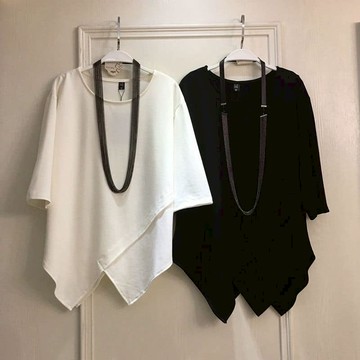 我是加大尺寸 黑白基礎下擺不規則上衣