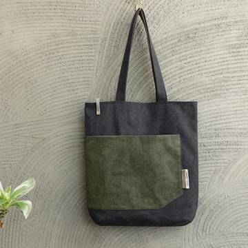 | 碳黑 X 潑墨沼澤綠 | 大口袋 A4托特 | 13吋 15吋