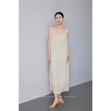 【福利價】杏色壓褶吊帶裙女2024夏季新款設計垂感寬松舒適連衣裙