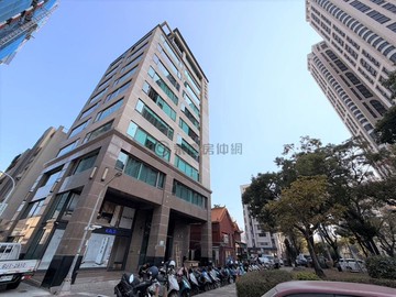 愛河公園首排市議會站7.5米大面寬店面｜高雄市前金區市中一路