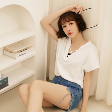 OB嚴選中大尺碼-純棉素色交叉V領圓弧下襬短袖上衣《AB18726》