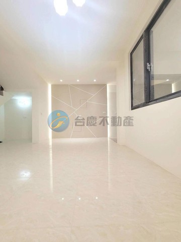 中壢體育園區前院車庫雙套房美透天｜桃園市中壢區龍川街