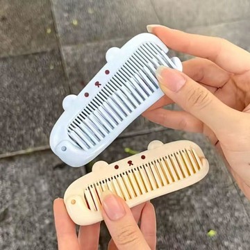 ✨臺灣出貨✨新款卡通可愛便攜摺疊梳輕鬆熊梳子旅行外出隨身迷你美髮劉海梳QEM