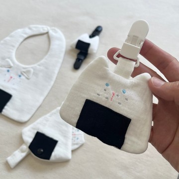 飯團貓。圍兜兜。平安符袋。雙頭夾。奶嘴收納袋。可加購繡字