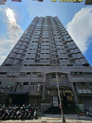 高雄火車站【新樓中樓】景觀高樓層套房+車位｜高雄市三民區南台路