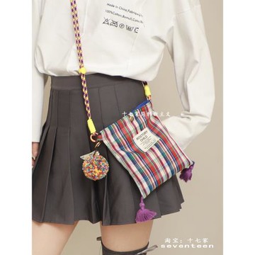 十七家彩格流蘇春夏吸睛搭配小包2025新款復古文藝迷你斜跨手機包