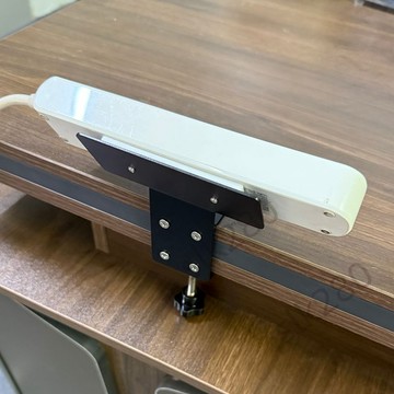🔥台灣出貨🔥 插排固定器桌下免打孔插座插線板電線收納神器家用電腦桌邊置物架 嚴選