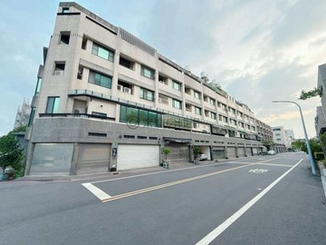 【湖美生活圈】正路面店面住家。並排雙車墅。附孝親房｜台南市中西區西湖街