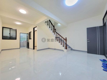 大里美群國小旁全新整理面寬雙車孝親房美透天｜台中市大里區三民一街