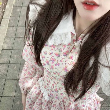 2022秋冬新款粉色娃娃領碎花裙法式小眾溫柔風設計感收腰連衣裙女