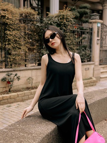立體坑條彈性針織圓領背心洋裝