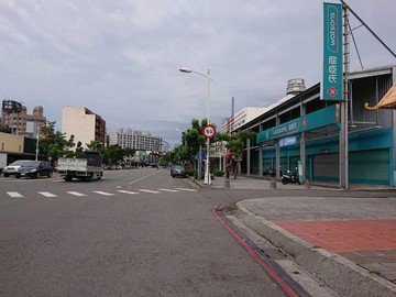 漢民商圈三角窗透天店面收租30套房｜高雄市小港區松柏街