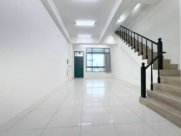 梧棲｜輕屋齡臨路｜間間套房雙車美透店｜台中市梧棲區忠義路