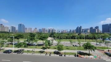 美術館第一排透天店住|近台鐵、輕軌、黃昏市場｜高雄市鼓山區翠華路