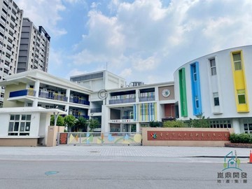 新高雙語學區|輕屋齡臨15米路|前院停車別墅｜台中市太平區立功路