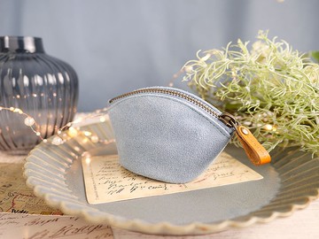 Cuir de Songe 圓潤可愛的大容量零錢包，繽紛小物讓心情 UP！配件選用栃木皮革，藍色