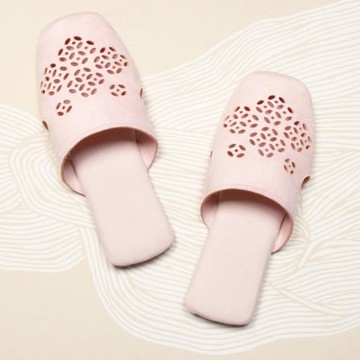 夏秋包頭鏤空女士真皮拖鞋透氣吸汗軟底簡約防滑靜音室內家居拖鞋