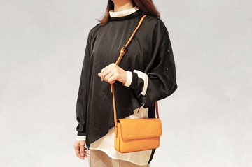 女士雪紡層次上衣 經典磁吸小方包