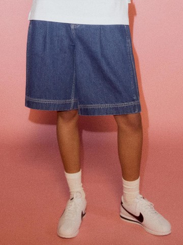 Women's Denim Bermuda Pleated Pants [Mid Blue]