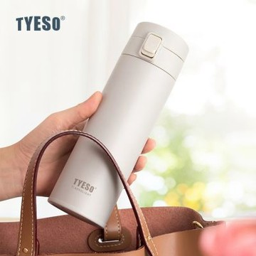 TYESO 日規設計 316不鏽鋼羽量彈跳隨行杯780ml(極輕巧/保溫/保冷/單手開飲/易清潔/高耐用)