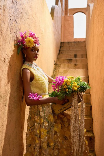 金菊亮黃色雷射花上衣