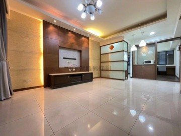 亞灣重劃區|陽台進出三房+平移車位｜鄰近光華商圈｜高雄市前鎮區光華三路