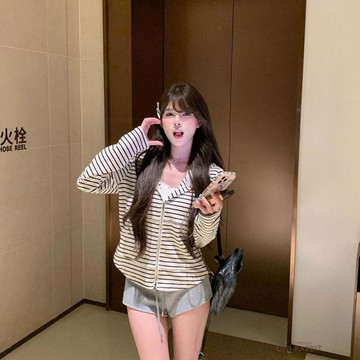 防曬顯高設計別緻拉鍊連帽長袖上衣女小衆潮流撞色條紋韓系夏秋款