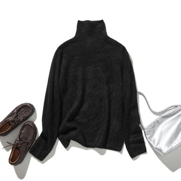 選用帶有絨毛感的頂級材質，增添成熟大人的時尚氣息 100%喀什米爾 針織衫 黑色 241209-4