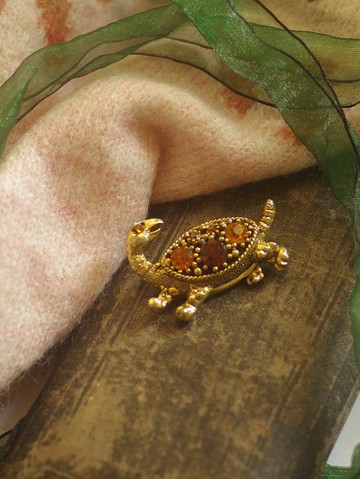 B452 老又好古董珠寶 Vintage 金色咖啡萊茵石恐龍動物別針胸針