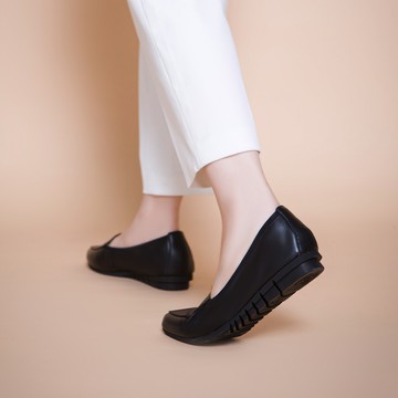 【新品】我的旅行日記  簡約小V釦羊皮增高平底樂福鞋 黑 (503043)