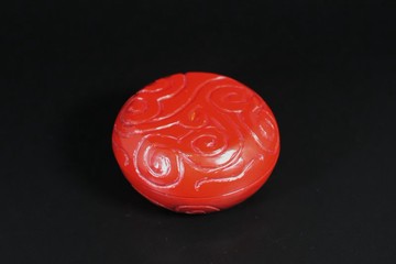 彫漆「屈輪堆朱香合」