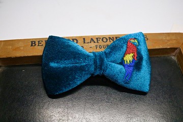 湖蓝色鹦鹉刺绣丝绒领结/绅士小物/