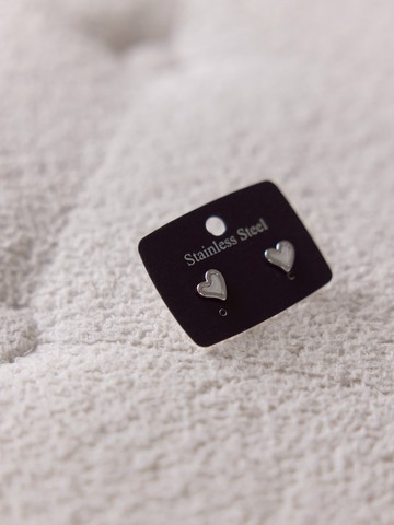 光澤銀邊愛心耳環