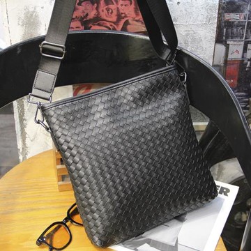 單肩包男士2024新款斜挎包時尚手工編織包豎款小挎包韓版IPAD男包