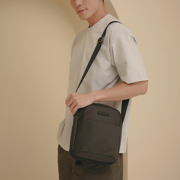 【金安德森】Blithe 拉鍊側背包-碳灰