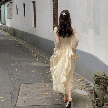 2022早春新款女別致藝術復古裙子赫本風氣質法式小眾設計連衣裙