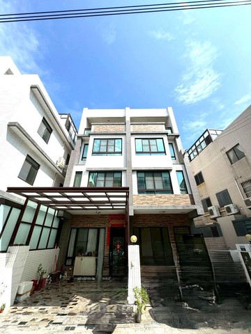 清水核心地段！鄰台中港生活圈！輕屋齡全新透天美宅｜台中市清水區信義二街