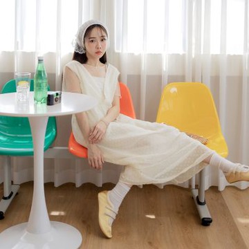 OB嚴選-立體點點織紋大V領腰抓褶寬肩長洋裝《DA10537-》