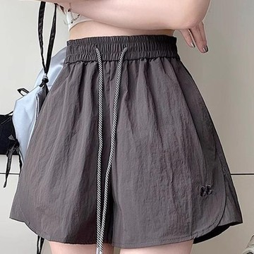 大尺碼短褲 冰絲短褲  運動短褲 休閒短褲 涼感褲 女生褲子 短褲 闊腿褲 夏天短褲 女生短褲 五分褲