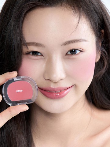 Pearl-Infused Versatile Powder Blush